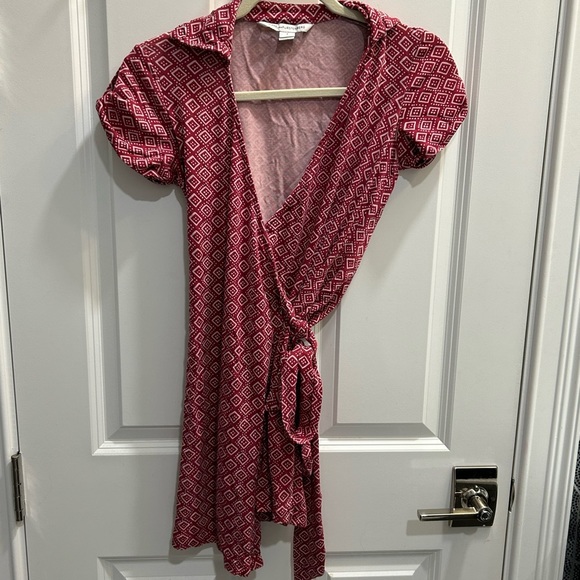 Diane Von Furstenberg Jilda Wrap Silk Dress Magenta Size 2 - Picture 1 of 9